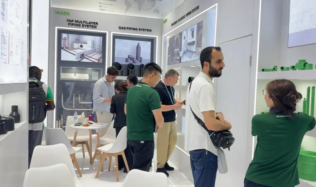 1763361585479080nCMC.jpg 18.jpg